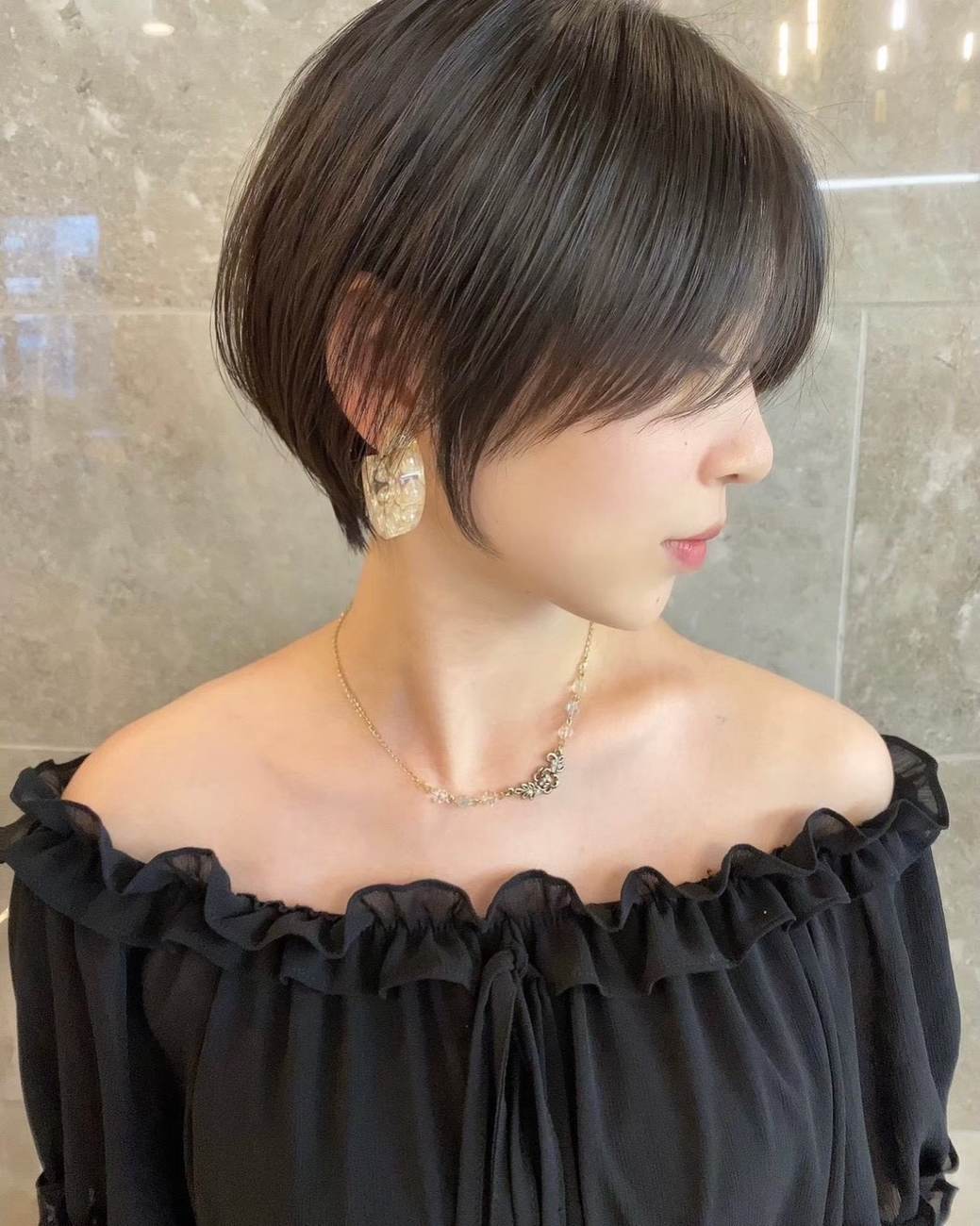 ENiのヘアスタイル｜黒髪ショートボブ