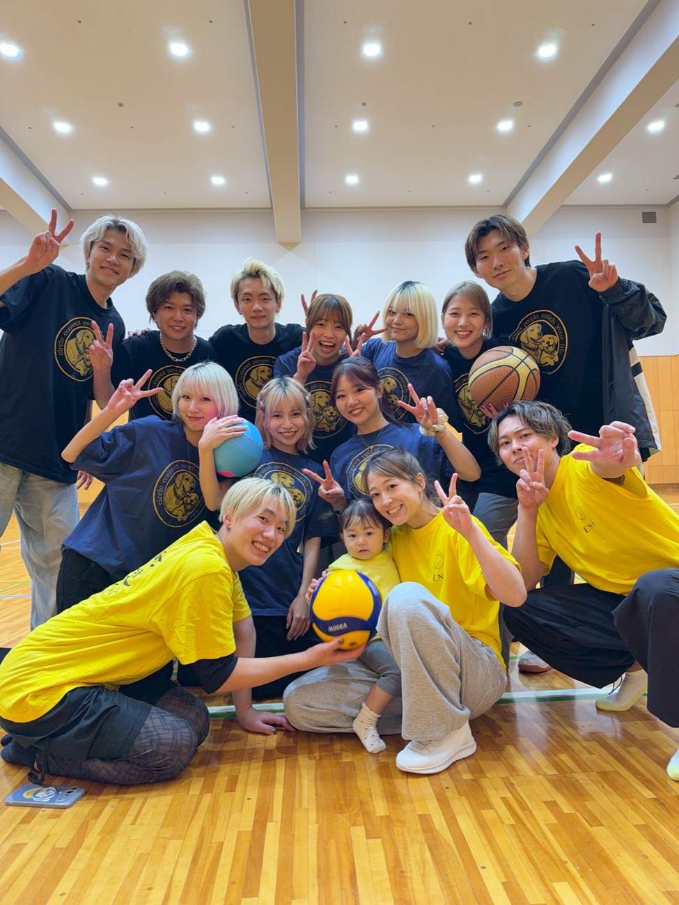 ENiの運動会。お揃いのTシャツを着たスタッフと家族